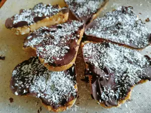 Raw Protein Bars with Rice Cakes and Chocolate