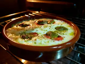 Provolone al horno con tomates cherry y pesto