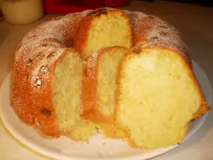 Sehr fluffiger Kuchen in runder Form