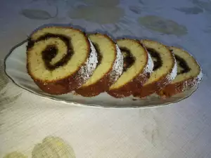 Rulada pufoasă de casă cu marmeladă