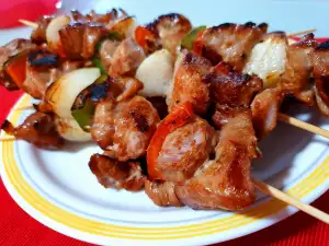 Brochetas de pavo marinado a la parrilla