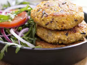 Quinoa Patties with Olives