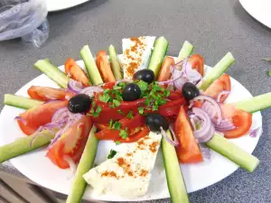 Poređana šopska salata za dvoje