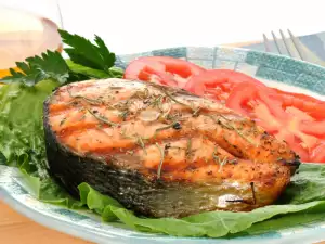 Grilled Salmon with Exotic Salad