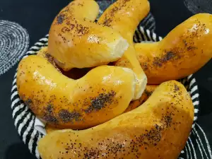 Crescent Rolls with a Sumptuous Filling and Poppy Seeds