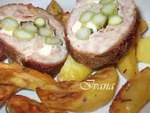 Minced Meat Roll with Asparagus and Emmental