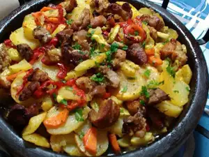 Sach with Marinated Pork and Vegetables