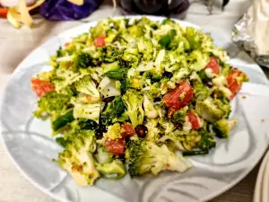 Salade met grapefruit en rauwe broccoli