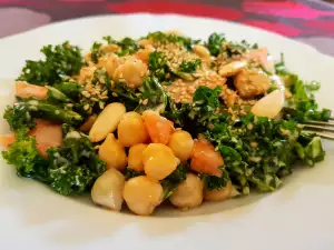 Salat mit Grünkohl und Kichererbsen