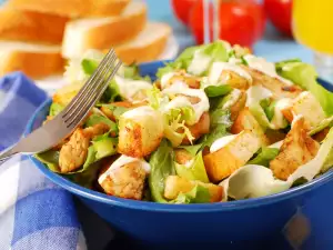 Salad with Fried Eggs and Croutons