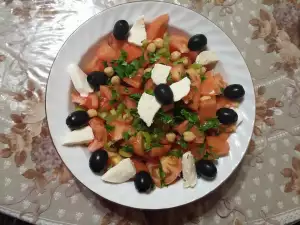 Tomato Salad with Mozzarella and Chickpeas