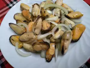 Ensalada de mejillones con cebolla