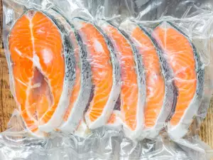 Wie man Lachs einfriert und auftaut