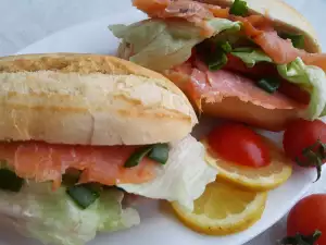 Mini Sandwiches mit Lachs