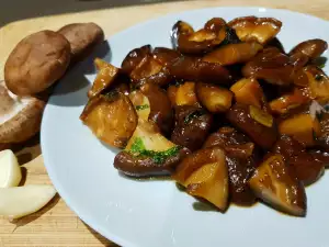 Ciuperci shiitake caramelizate, în sos de soia