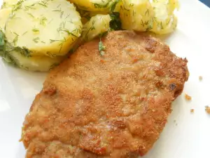 Hackfleischschnitzel mit gedämpften Kartoffeln