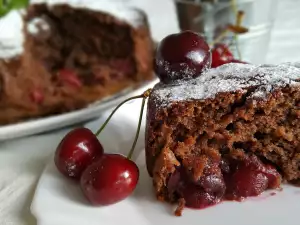 Pastel de chocolate con cerezas