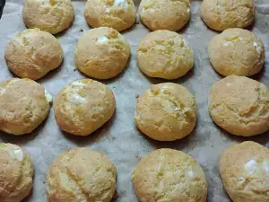 Käsebrötchen mit Butter