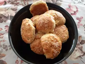 Bollos de queso esponjosos con mantequilla