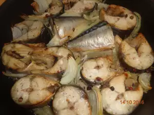 Oven-Baked Mackerel with Onions