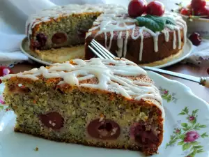 Pastel de cerezas con semillas de amapola