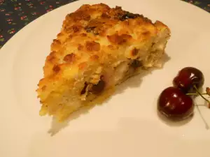 Gebäck mit Hüttenkäse und Kirschen