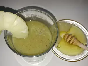 Kiwi and Pineapple Smoothie