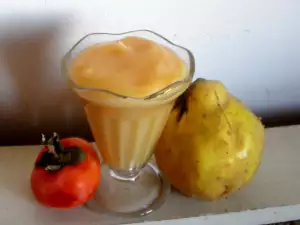 Smoothie van kweepeer en persimmon