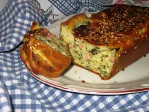 Herzhafter Kuchen mit Ampfer, Wurst und Körner