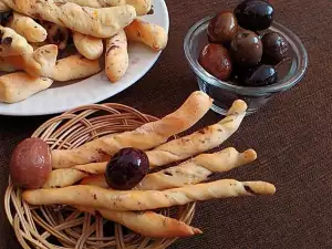 Palitos salados caseros con aceitunas