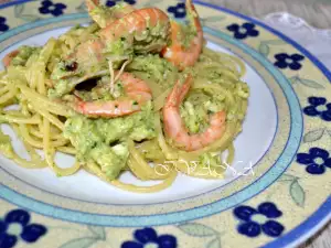 Spaghetti with Zucchini and Shrimp Pesto