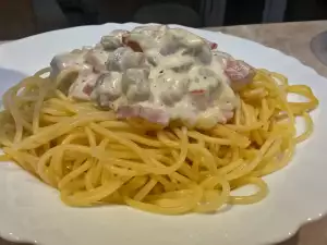 Spaghetti mit Speck, Champignons und Sahnesoße