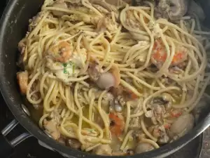 Spaghetti with Oysters and Shrimp