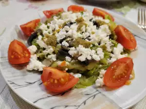 Zucchini Spaghetti mit Pesto und Champignons