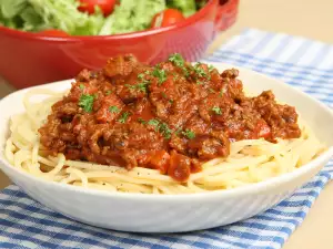 Espaguetis a la boloñesa con salsa asada