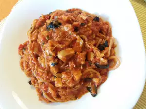 Spaghetti with Chicken Fillet and Tomato Sauce