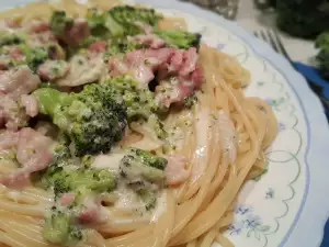 Spaghetti mit Brokkoli und Speck