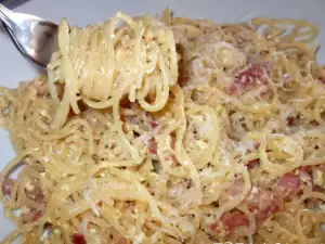 Spaghete Carbonara cu bacon proaspăt