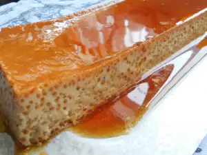 Spanischer Flan mit Kaffee und Kondensmilch