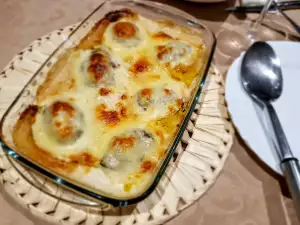 Patatas rellenas con salsa Bechamel