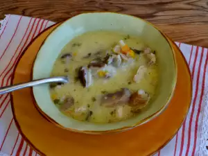 Schweinefleischsuppe mit Pilze und Reis