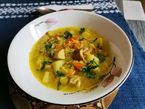 Sopa vegetariana con puerros y champiñones