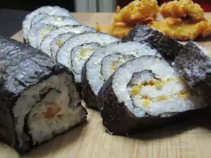 Sushi aus knusprigem Hähnchen und Frischkäse