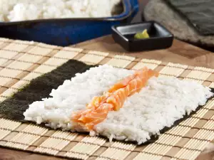 making sushi