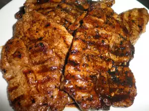 Schweinenacken Steaks mit Honig-Bier-Marinade