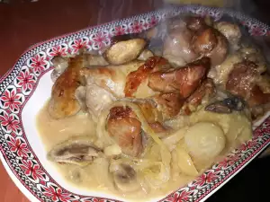 Pork with Onions and Mushrooms in Cream Sauce