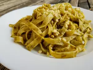 Tagliatelle con pesto Genovese