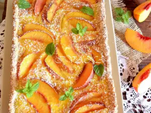 Tarta de melocotón con crema de nata y huevo