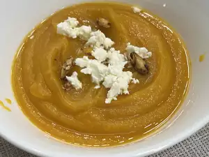 Vegan Pumpkin Soup with Cinnamon