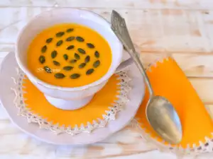 Kürbiscremesuppe mit Frischkäse